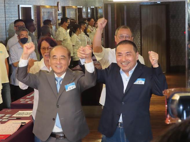 王金平「侯援會， 侯謙虛感謝力挺希望明年贏得選舉。（葉德正攝）