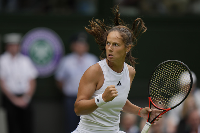 俄罗斯卡萨金娜晋级2023温布顿女单第3轮。（美联社）