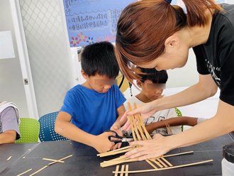台東童手作竹編杯墊 工法源自台灣傳統建築