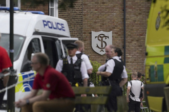 英國溫布頓汽車「衝撞小學」9傷 警方：無關恐攻