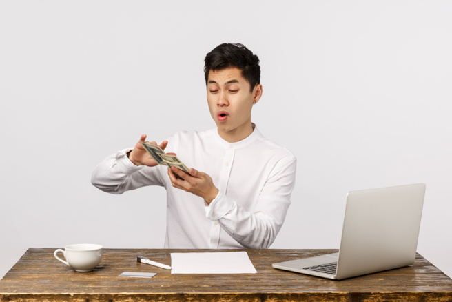 雙子座、天秤座、獅子座雖然很會賺錢，但總是揮金如土不懂得理財。（示意圖／Shutterstock）