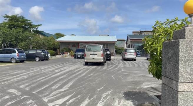 郭信良服务处一早遭到检调搜索。（读者提供／曹婷婷台南传真）