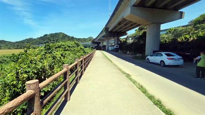 事发现场在七堵山区，台62线万瑞快速道路下，人烟稀少。（翻摄照片／张志康基隆传真）