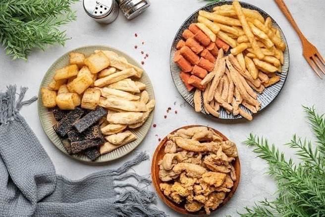 高市府观光局规画从8月19日起连续3周假日办理「大港阅冰」、「咸酥鸡暨国际炸物嘉年华」、「高雄奶茶节」等三大人气美食活动。（高市府观光局提供／洪浩轩高雄传真）