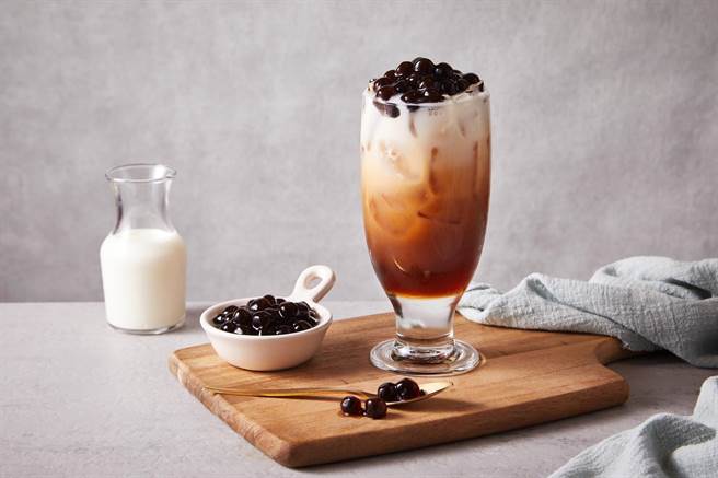 高市府观光局规画从8月19日起连续3周假日办理「大港阅冰」、「咸酥鸡暨国际炸物嘉年华」、「高雄奶茶节」等三大人气美食活动。（高市府观光局提供／洪浩轩高雄传真）