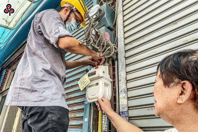 消基会呼吁瓦斯公司应紧急加强使用端的瓦斯安全防范措施，包括全面更换用户微电脑瓦斯表外，更应就用户的热水器及瓦斯炉等加装超压及超流遮断开关阀，避免意外事故的再度发生。（报系资料照）