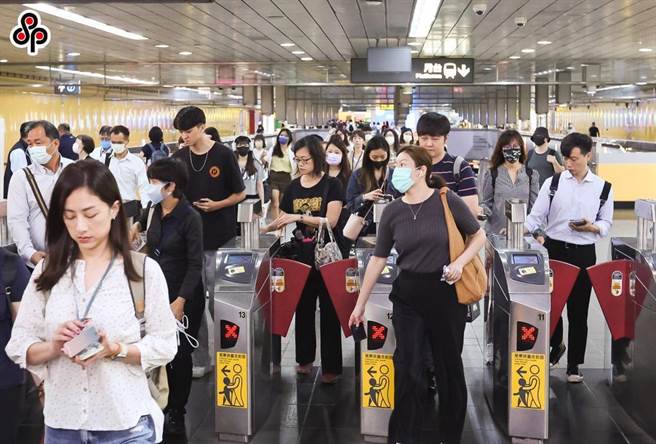 TPASS通勤月票7月1日起上路，中央原预计7月初发现70％补助金，但确定本周都还来不及。（本报资料照片）