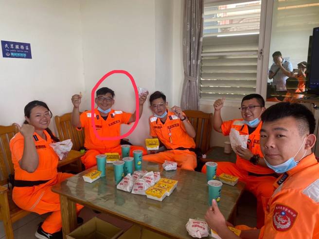 小琉球安檢所同仁。（圖 / 管碧玲臉書）