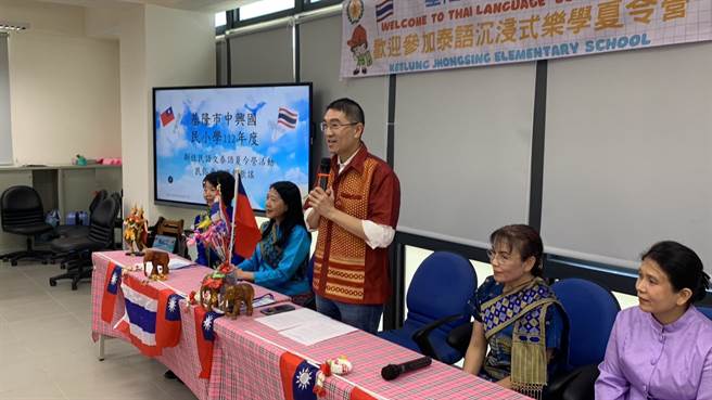 基隆市長謝國樑（中）表示，基隆將會持續辦理多國語言的學習活動，讓基隆更加國際化，也增加學子的國際觀。（徐佑昇攝）