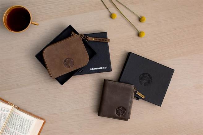 星巴克推出选用以油蜡皮及疯马皮的高端皮革制成的「经典女神真皮短夹」与「经典女神真皮零钱包」，给爸爸质感礼物新选择。（星巴克提供／朱世凯台北传真）