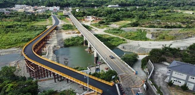 埤豐橋現況與便道空拍圖。（台中市府提供）