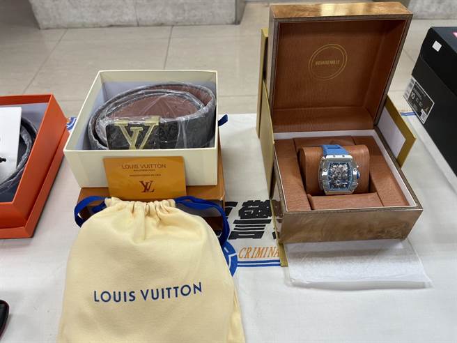 陈姓男子为首的信用卡盗刷集团，盗刷购买许多精品转售牟利。（警方提供／胡欣男台北传真）