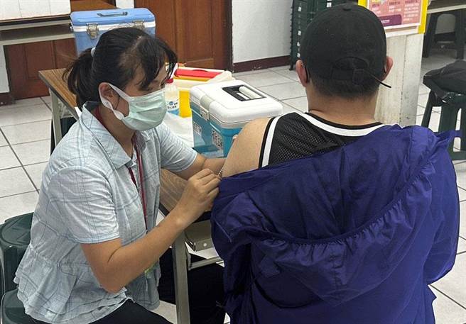 猴痘疫苗接種擴大3類對象，衛生局呼籲符合者儘速接種獲保護。（花蓮縣衛生局提供／王志偉花蓮傳真）