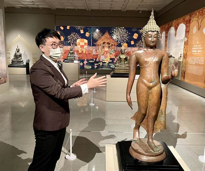 中台世界博物馆推出泰国造像艺术特展「佛・国」，泰国佛像姿态丰富、生气勃勃，搭配皮影戏、绚丽壮观的水灯节壁画，彷佛穿越时光。（杨静茹摄）