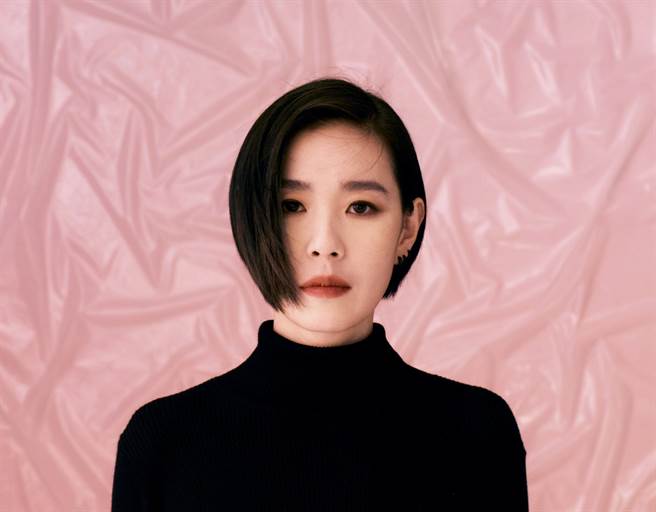 莺歌陶博馆7月15日将举办「草地音乐会」，歌手安溥将献唱金曲奖年度歌曲奖「最好的时光」。（陶博馆提供）