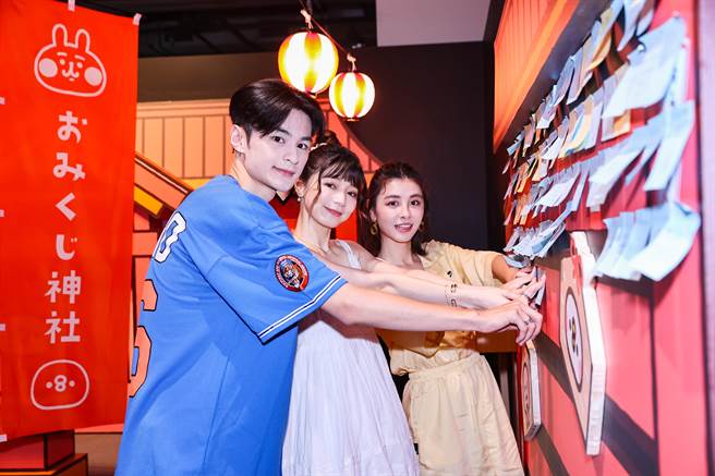 宇珊（右）今被問到黃子佼近況，右起為羅奕傑、寶兒。（羅永銘攝）