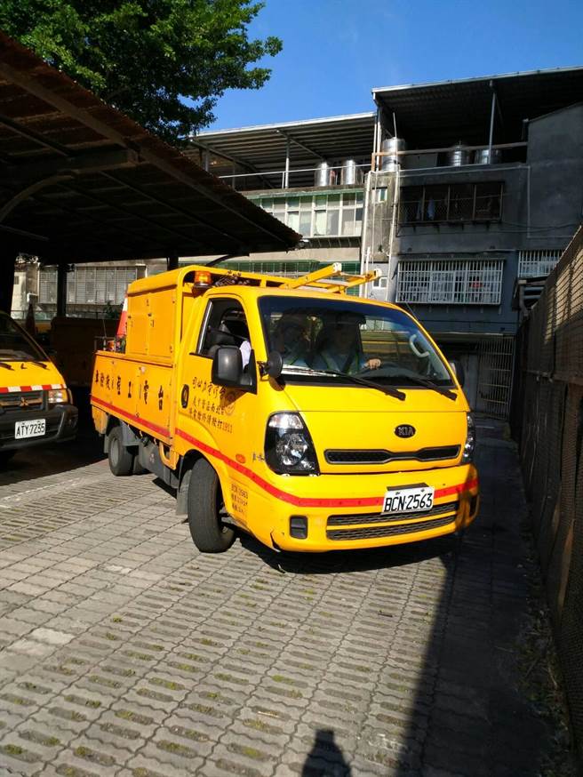 台電人員出勤搶修。（台電台北南區營業處提供）