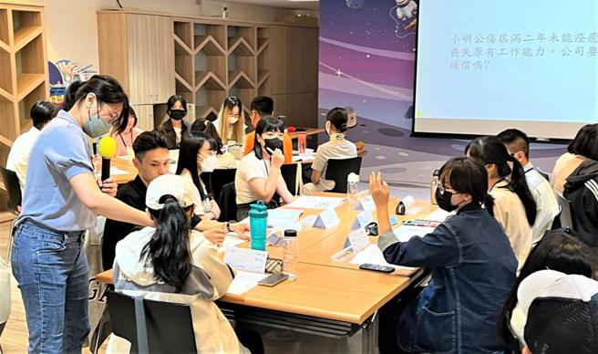 （劳动力发展署北分署Youth Salon青年职涯中心于暑假期间办理「职行者-宇宙巡航」夏令营系列活动。图／北分署提供）