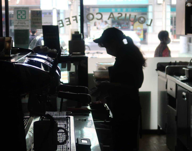 6日下午2時許新北市板橋區突然停電，未料下午4時左右，新店區有110戶也突然失去電力。（示意圖／報系資料照）