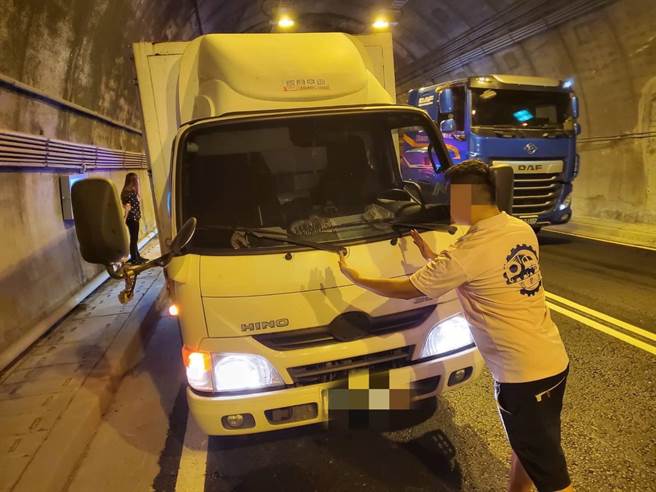 所幸小货车及时停住，无造成伤害。（宜兰县警察局苏澳分局提供／吴佩蓉宜兰传真）