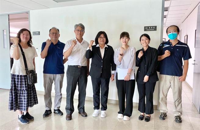 嘉义市立委王美惠与市府团队北上争取中央补助兴建停车场车位。（王美惠提供／廖素慧嘉市传真）