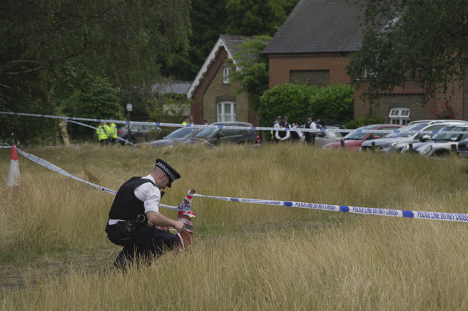倫敦西南部溫布頓（Wimbledon）6日發生汽車衝撞小學建物的事故，一名女童死亡。（美聯社）