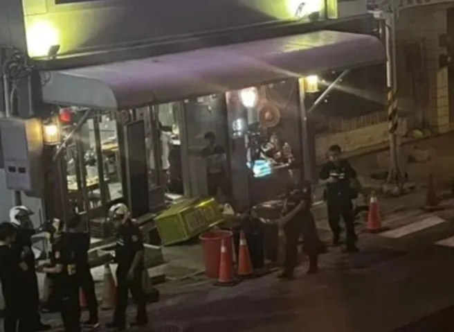 澎湖「4万1」餐厅遭球棒砸店原因曝光，竟是打电话呛人老婆引发纠纷。( 翻摄自爆料公社)