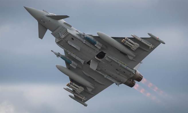 欧洲战机（Eurofighter）公司打造的「颱风」（Typhoon）战机。（达志影像/Shutterstock）