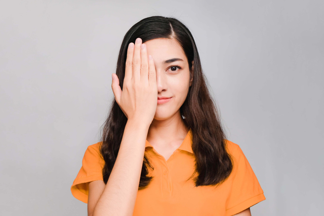 運勢專欄點名生肖屬雞、猴、馬的人城府深，最容易在職場得勢。（示意圖／Shutterstock）