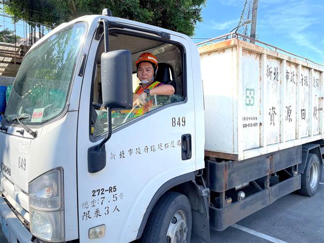 新北市环保局近期公告「储备环保车辆驾驶」甄试简章，预计录取62名候用人员，只要进用、通过适用期，每月收入可超过4万元。（新北市环保局提供）