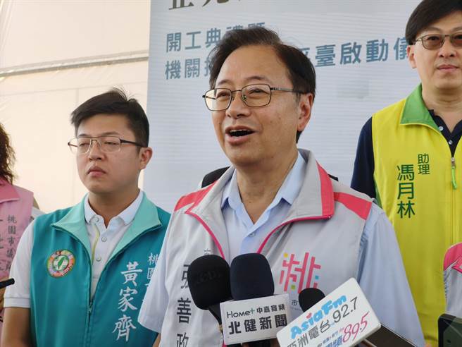 桃园市长张善政表示，公文上写法是「不予备查」，的确让人有这样解读的空间。张善政说，1200上路后阵痛措施应该要做好，而不是斤斤计较要不要写行政院。（赖佑维摄）