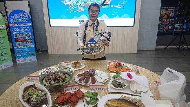七股海鮮節月底登場，台南市長黃偉哲介紹七寶宴菜色。（程炳璋攝）