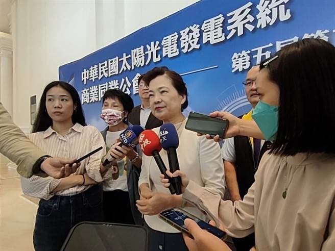监察院调查513大停电事件，意外揪出台电发「黑电」18个月，经济部长王美花7日说，非18个月都在发电，且相关资讯都有对外公告。 （潘虹恩摄）