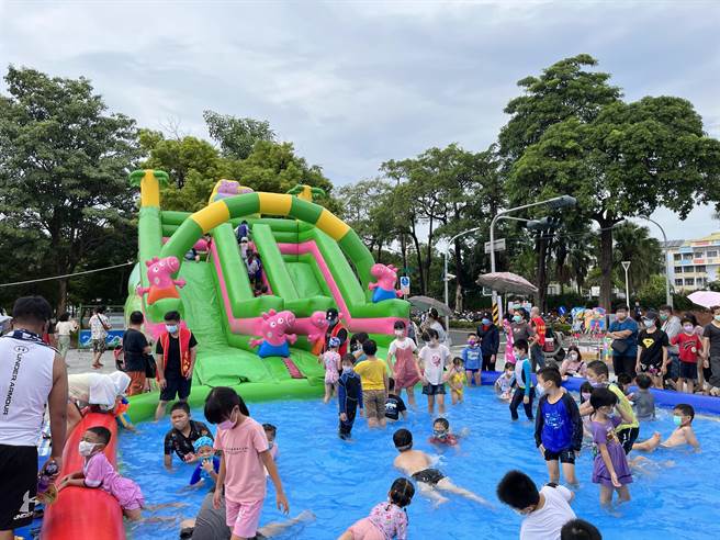 高市议员李雅静与高雄市从善公益协会、凤山西区扶轮社将于7月9日在凤山区黄埔新村举办第五届「凤邑爱出发 生活心动力」关怀社区活动。（李雅静提供／洪浩轩高雄传真）