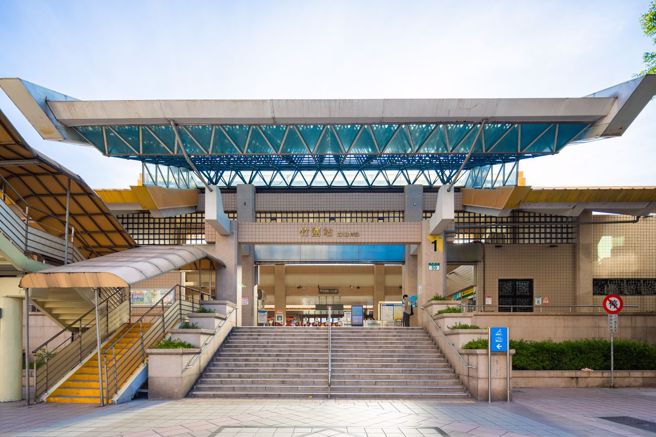 淡水线竹围站周边生活机能完善，区域中古大楼均价已来到每坪约42万，河景首排甚至有5字头水准。（图/甲山林集团 提供）