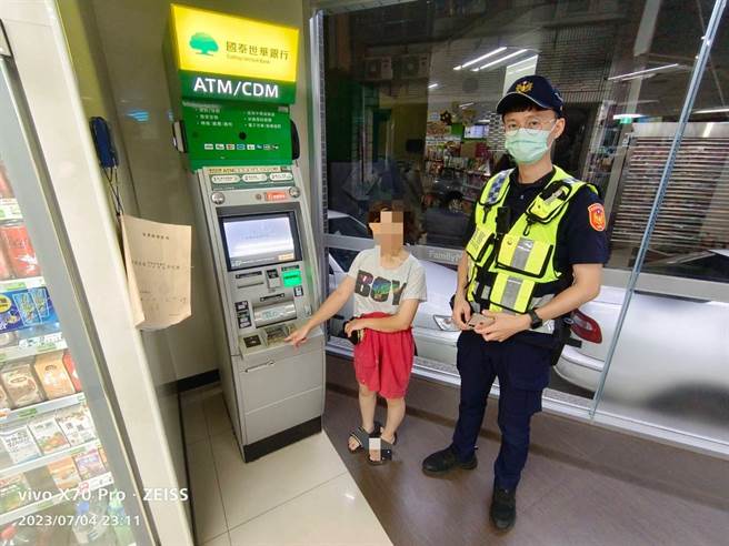 苗栗分局鹤冈所员警及时阻止赖姓女子被诈。（读者提供／谢明俊苗栗传真）