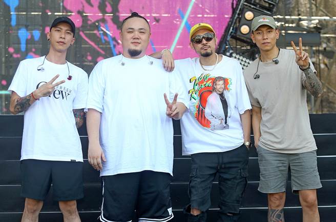 小春（左起）、大淵、熱狗、瘦子今為「水某音樂節」彩排。（粘耿豪攝）