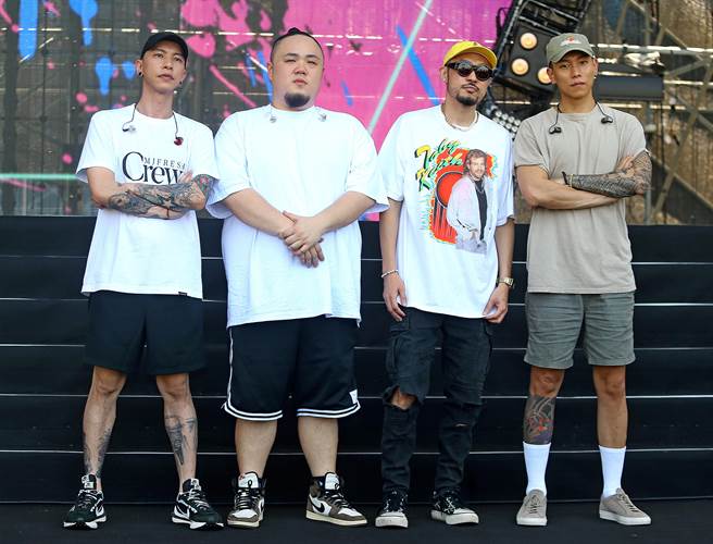 小春（左起）、大淵、熱狗、瘦子今為「水某音樂節」彩排。（粘耿豪攝）