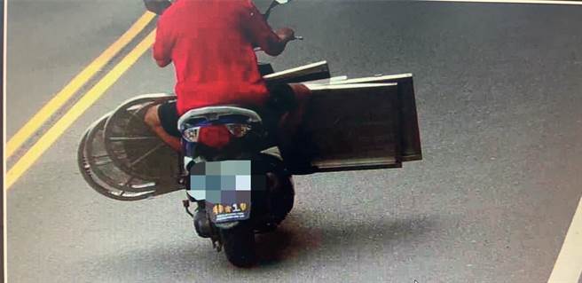 ▲警方循线扩大调阅监视器，锁定犯嫌应为54岁的陈姓男子。（基隆市警察局提供／徐佑升基隆传真）