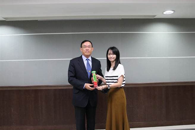 高雄地检署7月6日召开「111年地方公职人员选举查察检讨与策进会议」，检察总长邢泰钊亲自与会，并慰勉高雄地检署检察官侦办去年九合一公职人员选举查察辛劳。（最高检提供）