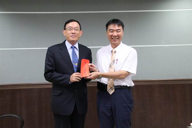 高雄地检署7月6日召开「111年地方公职人员选举查察检讨与策进会议」，检察总长邢泰钊亲自与会，并慰勉高雄地检署检察官侦办去年九合一公职人员选举查察辛劳。（最高检提供）