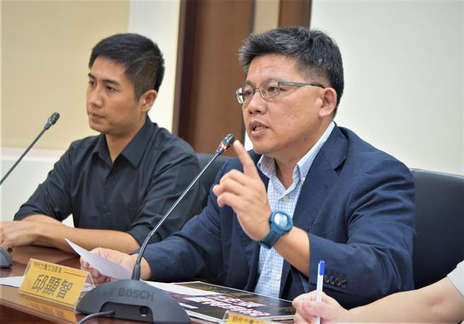 行政院拍板房屋税差别税率 2.0 方案，立法院在野党团于7日邀请OURs都市改革组织举行记者会，指出最高税率依旧不痛不痒只有4.8％，真的能促使囤房大户释出空屋吗？呼吁政府房屋税制改革不要做半套。（杨亚璇台北传真）