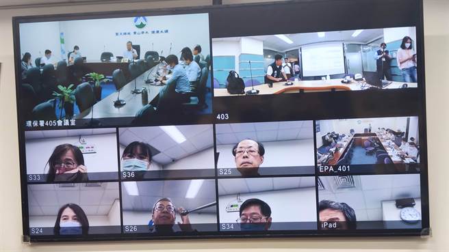 環保署今天審查「協和電廠更新改建計畫」，未料在立委接連程序發言的杯革下，程序議題就進行近4小時，為了加速進行，環評會即在沒有任何說明的狀況下，將環保署人員、環評委員移到另一間會議室。（林良齊攝）