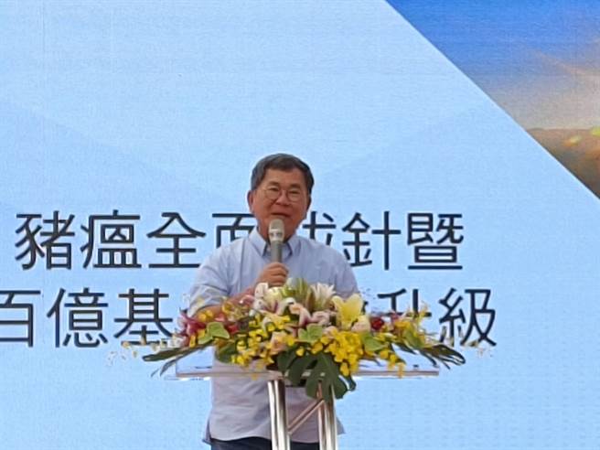 媒體人黃揚明指出，民進黨立委陳明文說自己是農委會「百億基金輔導戶」，明顯違反《公職人員利益衝突迴避法》。（廖素慧攝）