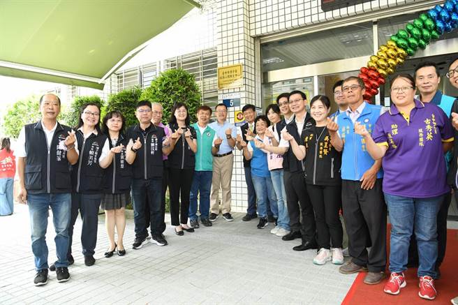 台中市潭子区社区心理卫生中心7日揭牌启用，结合民间力量设置专业团队提供在地化关怀，盼降低民眾心理与精神疾病风险。（中市府提供／潘虹恩台中传真）