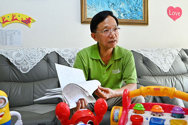 維修紀錄被分門別類收在資料夾裡，是蘇爸維修時的「武功秘笈」。(攝影/Carter)
