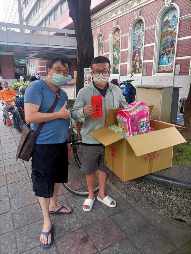 李山河在确认林家景况后，在社团上发起募捐，为林小妹妹募得尿布和营养品等物资，希望帮助他们度过难关。（图／翻摄李山河脸书）