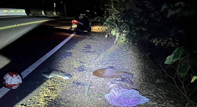 八卦山水鹿窜出与机车对撞喷飞惨死，无照少年惨被罚。(戴志扬翻摄)