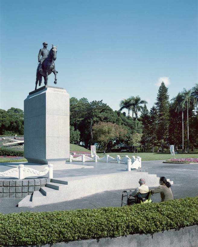 郭哲希《殖民地之杉》（Colonial pine）探討植物品種及種植方式之於城市治理者的政治意涵。（郭哲希提供）