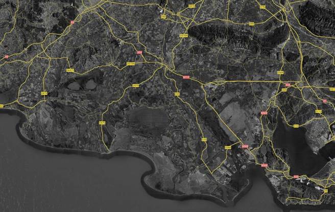 臺灣旅荷藝術家羅晟文在亞爾國際攝影節會內呈現結合攝影、錄像、珠寶的大規模尋寶遊戲《Watch out》參展。（羅晟文提供）